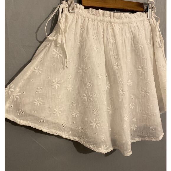 NWT Aerie Eyelet Embroidered Mini White Lined Skirt Size Small Side Ties Beachy - Picture 2 of 7